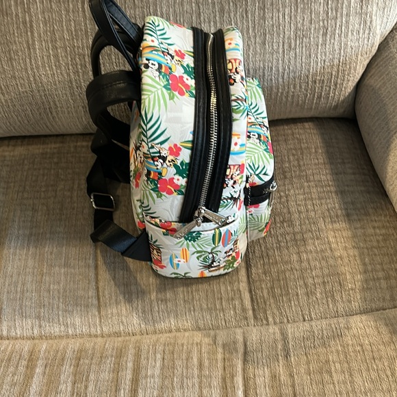 Disney’s making a mini tropical surfboard lounge fly backpack 10 1/2 x 9 - Picture 6 of 10